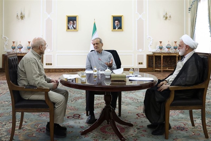 Iran’s Top Officials Review Latest Developments