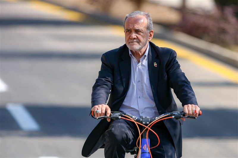Pezeshkian Calls for Weekly Car-Free Day after Gasoline Price Hike